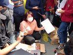 norhayati-andris-dan-mahasiswa-demo-uu-cipta-kerja-09102020.jpg