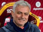 pelatih-as-roma-jose-mourinho-191221.jpg