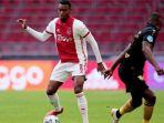 pemain-ajax-amsterdam-ryan-gravenberch-191020.jpg