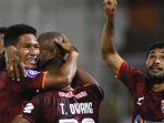 pemain-borneo-fc-saat-melakukan-selebrasi-usai-mencetak-gol-ke-gawang-lawan-srhbdsb.jpg