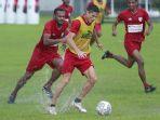 pemain-persipura-jayapura-saat-menjalani-latihan-rhsn.jpg