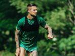 pemain-pss-sleman-aaaron-evans.jpg