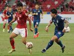 pemain-timnas-indonesia-witan-sulaeman-saat-beradu-dengan-pemain-thailand.jpg