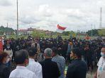 pembacaan-tuntutan-tolak-uu-cipta-kerja-malinau.jpg