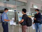 pemeriksaan-dokumen-di-bandara-internasional-juwata-tarakan-512021.jpg