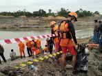 penyelam-basarnas-melakukan-operasi-sar-pencarian-hari-pertama-rthe.jpg