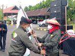 penyerahan-bendera-dpc-hkti-kabupaten-nunukan-oleh-ketua-dpd-hkti-kaltara-ahstn.jpg