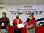 penyerahan-sertifikat-kepada-peserta-bimtek.jpg
