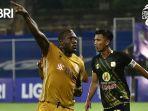penyerang-bhayangkara-fc-herman-dzumafo-010322.jpg