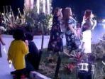 perempuan-joget-di-tanaman.jpg