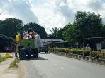 petugas-kebersihan-mengangkut-sampah-jdn.jpg