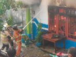 petugas-pemadam-kebakaran-di-pamusian-02-22082023.jpg