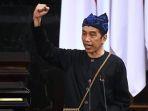 presiden-jokowi-mengenakan-baju-kampret-pakaian-adat-baduy-160821.jpg