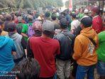 ribuan-buruh-gelar-aksi-demonstrasi-di-desa-sebakis-nunukan.jpg
