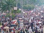 ribuan-masa-dari-persaudaraan-alumni-pa-212-121020.jpg