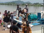 sejumlah-pemudik-mulai-menyiapkan-keberangkatan-dari-pelabuhan-speedboat-malinau-rgtr.jpg