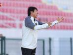 shin-tae-yong-saat-beri-instruksi-ke-skuat-garuda-u-20.jpg