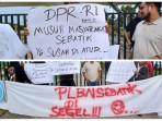 unjuk-rasa-di-PLBN-Nunukan-051025.jpg