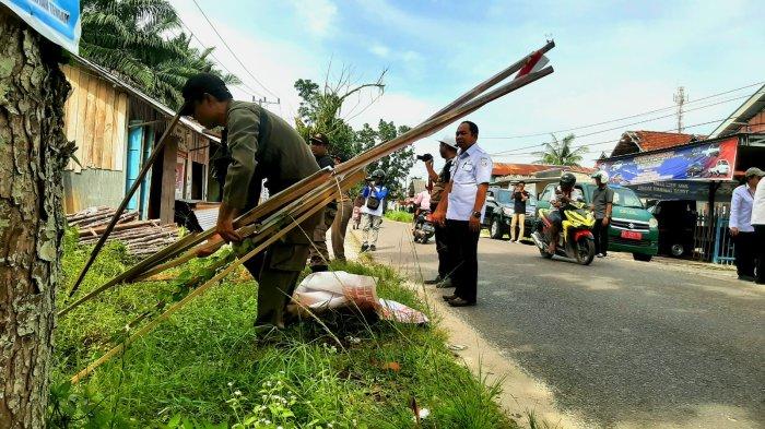 Hari Ini Hingga Besok Bawaslu Kotim Tertibkan Alat Peraga Kampanye Melanggar Aturan dan Tempat
