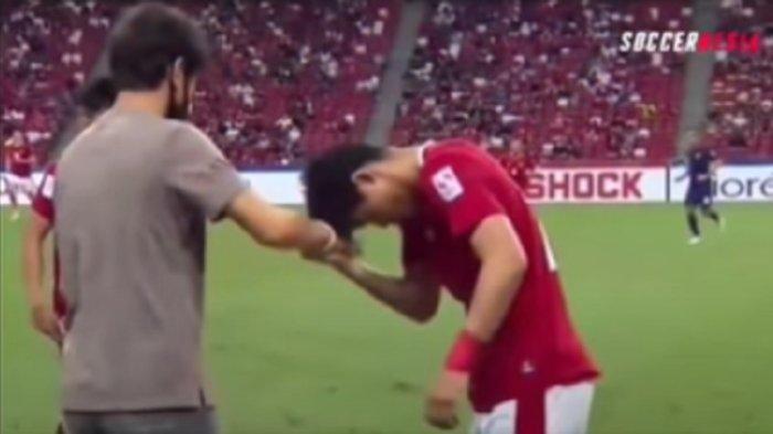 Aksi Pemain PSIS ke Shin Tae-yong Dipuji Netizen, Irfan Jaya Cium Tangan Pelatih Singapura