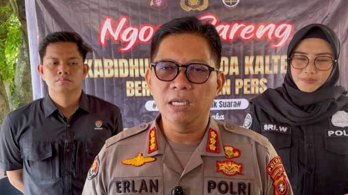WAWANCARA -  Kepala Bidang Humas Polda Kalteng, Kombes Pol Erlan Munaji saat ditemui awak media di Mapolda Kalteng, Palangka Raya, Selasa (28/10/2025).