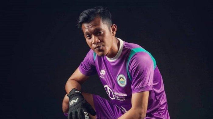 Kepala Kiper Ferry Bagus Kena Tendang, Ambulans Masuk ke Lapangan Laga Sulut United vs PSMS Medan