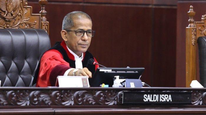 Sosok Saldi Isra, Tergugah Kata-kata Mahfud MD untuk Jadi Hakim MK di Usia 48 Tahun