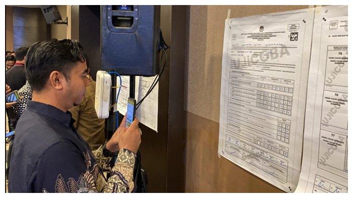 Hasilkan Data Akurat, Komisioner KPU Kobar Kalteng Bimtek Penggunaan Aplikasi Sirekap Pilkada 2024