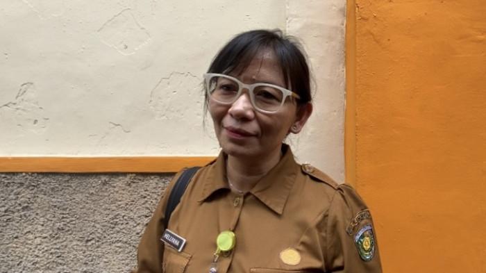 WAWANCARA - Kepala UPTD Puskesmas Bukit Hindu, Hellyana, mengimbau warga membatasi aktivitas di luar rumah jika tubuh tidak fit, usai mengikuti Gebyar Cek Kesehatan Gratis di SMPN 2 Palangka Raya.