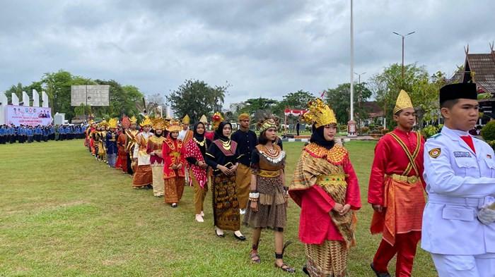 PERAYAAN - Upacara yang digelar di halaman Sekretariat Daerah (Setda) Kotim, Selasa (28/10/2025), menjadi ajang refleksi agar semangat persatuan tidak berhenti sebatas simbol.