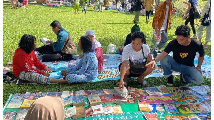 Lentera Hadir di Tengah Ramainya CFD Yos Sudarso Palangka Raya, Ajak Masyarakat Gemar Membaca