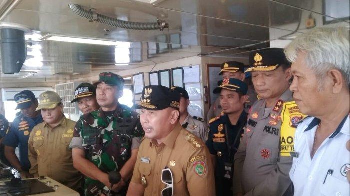 Pantau Arus Mudik di Pelabuhan Sampit, Gubernur Kalteng Sugianto Sabran Pesan Agar Saling Menjaga