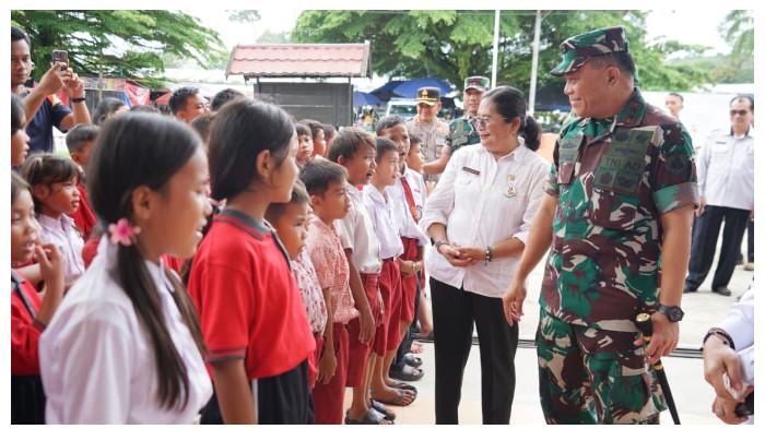 Pangdam Tambun Bungai Ajak Anak-Anak Berani Bermimpi Saat Kunjungi Sekolah Rakyat Gunung Mas