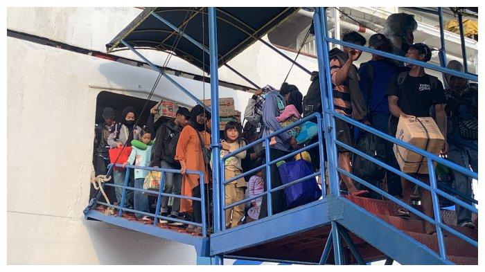 Puncak Arus Balik Lebaran 2025, KSOP Catat 3.617 Penumpang Turun di Pelabuhan Sampit Kotim Kalteng
