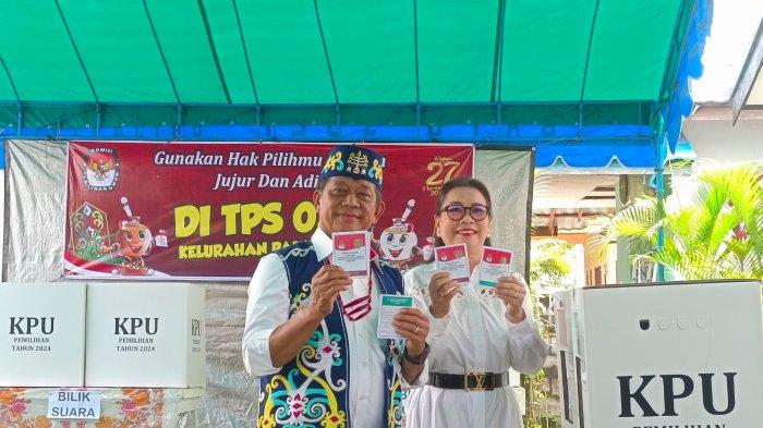 Willy M Yoseph Mencoblos di TPS 22 Jalan Pangrango Palangkaraya Didampingi Istri dan 2 Putrinya