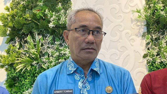 WAWANCARA - Pj Sekretaris Daerah (Sekda) Kota Palangka Raya, Arbert Tombak saat diwawancarai awak media, Kamis (16/10/2025).