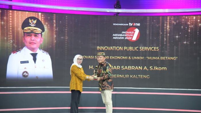 Huma Betang Night Dinilai Inovatif, Gubernur Kalteng Agustiar Sabran Terima Penghargaan Nasional
