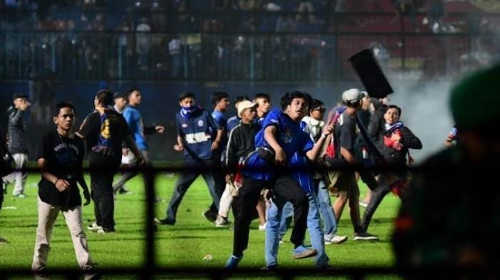 Kesaksian Lihat Suporter Terinjak-injak di Arema vs Persebaya, Kapolda: Gas Air Mata Sesuai Prosedur