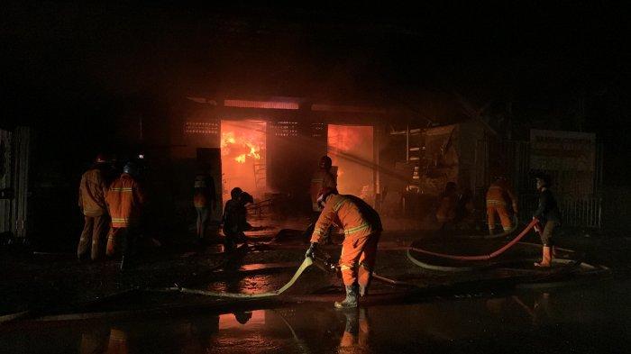 BREAKING NEWS, Kebakaran di Kalteng Terdengar Suara Ledakan di Jalan MT Haryono Sampit Kotim