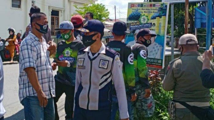 Petugas Mulai Tertibkan Alat Peraga Kampanye di Kabupaten Banjar