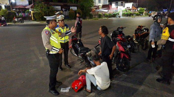 Polres Kotim melakukan patroli gabungan yang dipimpin langsung oleh Kapolres Kotim AKBP Sarpani, pada patroli ini 25 unit sepeda motor yang akan digunakan untuk balapan liar diamankan, Sabtu (23/3/2024).
