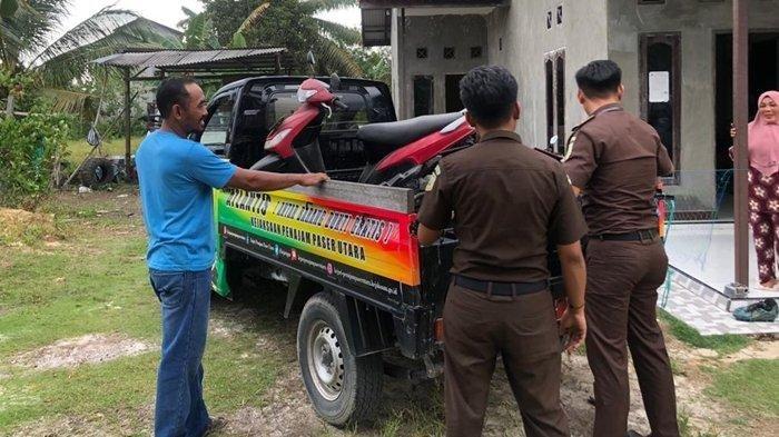 Kejari PPU Kaltim Kembalikan Barang Bukti Pidana Pencurian ke Korban Setelah Putusan Pengadilan