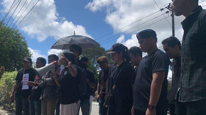 Massa Aksi Tuntut Terdakwa Iptu ATW Dihukum Berat pada Sidang Eksepsi di PN Palangkaraya