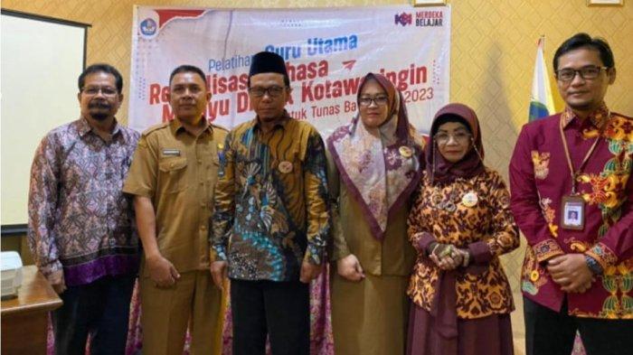 Dukung Merdeka Belajar, Pemkab Kobar Gelar Pelatihan Guru Utama Revitalisasi Bahasa Daerah