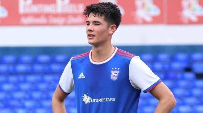 Link Gratis Live Streaming Mola TV Ipswich Town vs Fulham, Elkan Baggott Masuk Skuad Piala Carabao