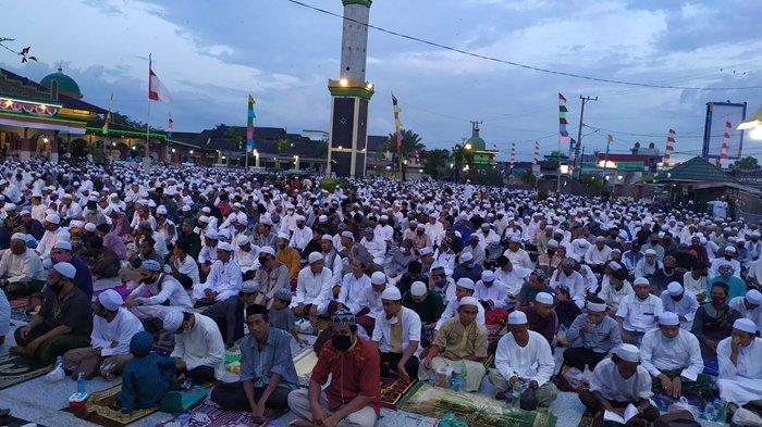 Ribuan Jemaah Hadiri Peringatan 100 Hari Wafatnya KH Ahmad Zuhdiannoor, Lukman : Rindu Guru Zuhdi