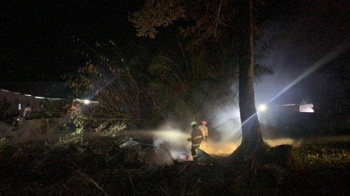 Warga Jalan Matal Palangkaraya Digegerkan Pondok Tak Berpenghuni Terbakar dan Merembet ke Lahan
