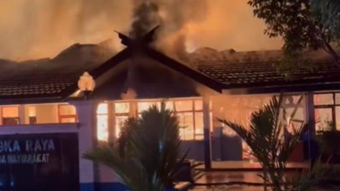 Sempat Terdengar Suara Ledakan, Api Berkobar Listrik PLN Masih Menyala di Gedung LPPM Terbakar