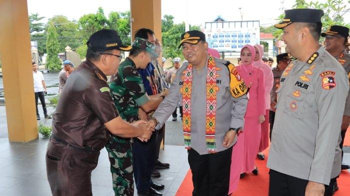 Momen Kombes Pol Dedy Supriadi menjalani hari pertama sebagai Kapolresta Palangka Raya, Sabtu (4/1/2025) lalu.