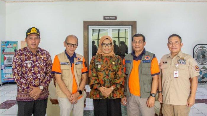 Kunjungi Pemko Palangkaraya, BNPB Pusat Salurkan Bantuan Logistik dan Serahkan Dana 250 Juta